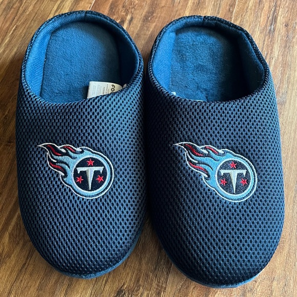 Tennessee Titans Football Slippers - Picture 1 of 4